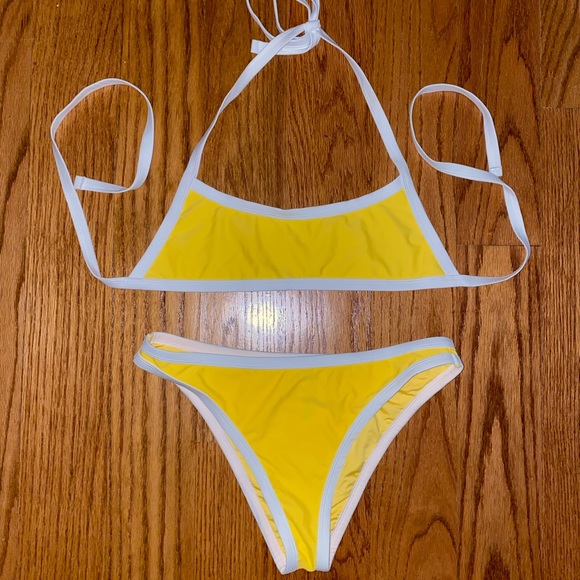 Yellow bikini - Picture 3 of 6